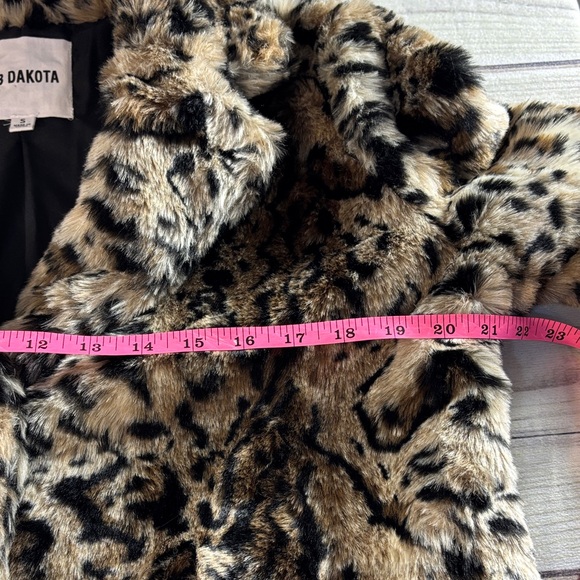 BB Dakota Faux Fur Leopard Print Bradshaw Jacket Size Small Coat Glamour - Picture 9 of 16
